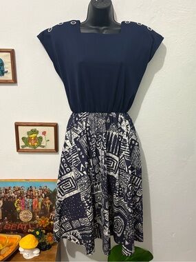 Women’s Vintage Navy and White Printed Abstract Pattern Fit-and-Flare Midi Dress